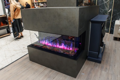 Трехсторонний электрокамин с обогревом BRITISH FIRES New Forest 1200 with Deluxe Real logs - 1200 мм 