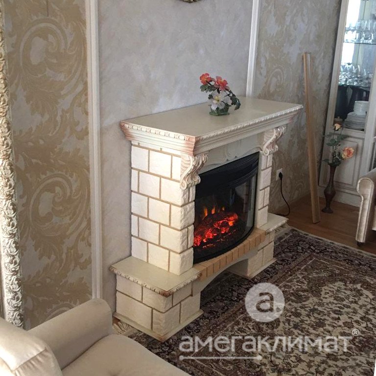 Электрокамин Royal Flame (портал Pierre Luxe шампань (слоновая кость с патиной), очаг InterFlame Panoramic 25 LED FX QZ) 